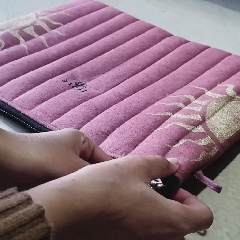 Sunburst Quilted Laptop Sleeve – Dirty pink