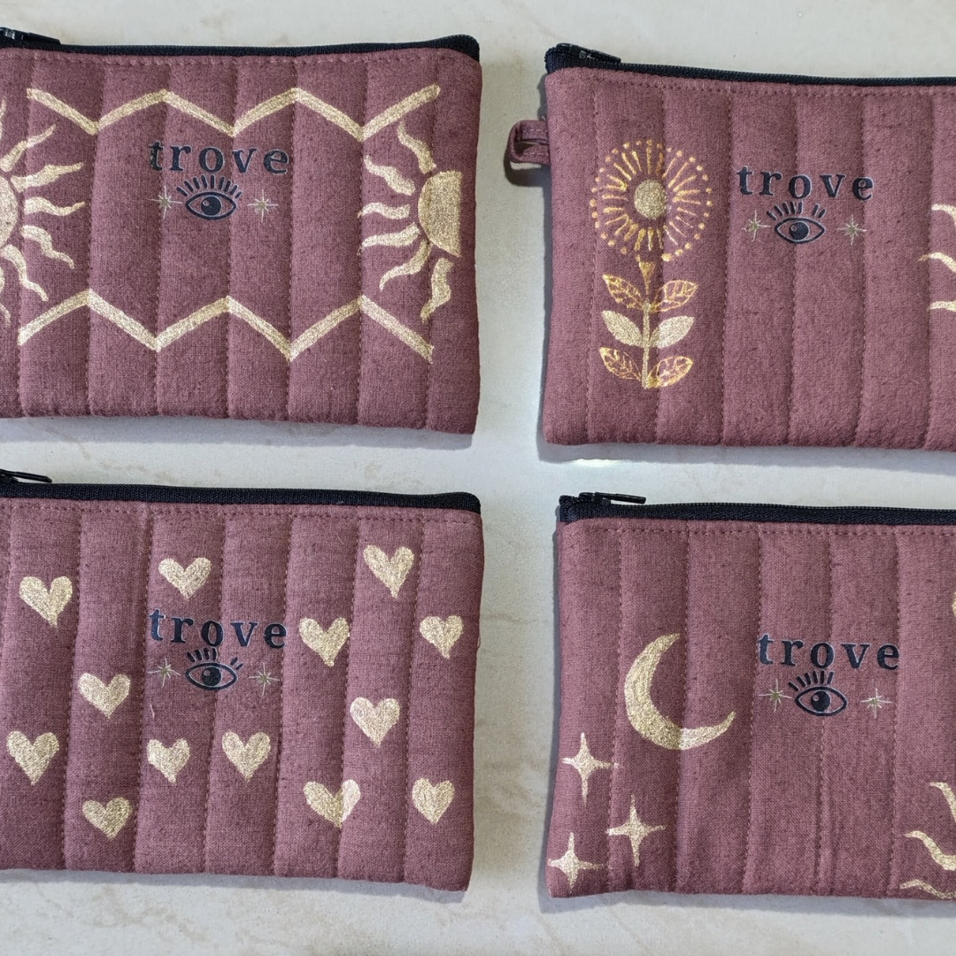 Hand-Painted Dull Pink Heart Pouch – 10 x 15 cm